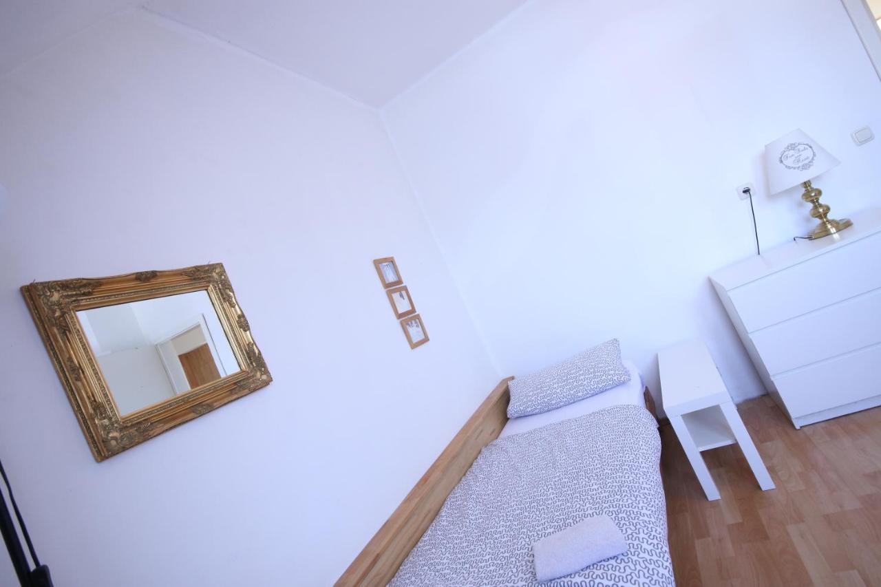 Moderne Studio Apartments Und 4 Zimmer Wohnungen In Oberhausen, Ideal Fuer Geschaeftsreisende Und Monteure Luaran gambar